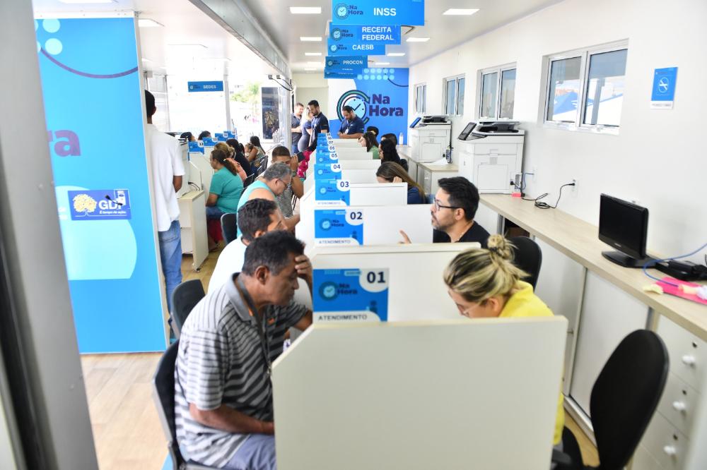 Projeto Na Sua Hora leva serviços públicos gratuitos para a população no período noturno